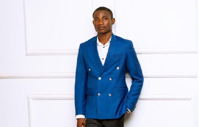 Fasasi Adetunde, account manager